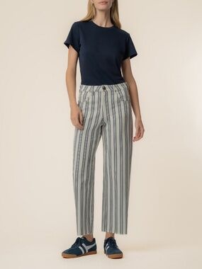 Kut from the Kloth Gwen Stripe Twill High Rise Wide Straight Leg in Navy/Ivory S